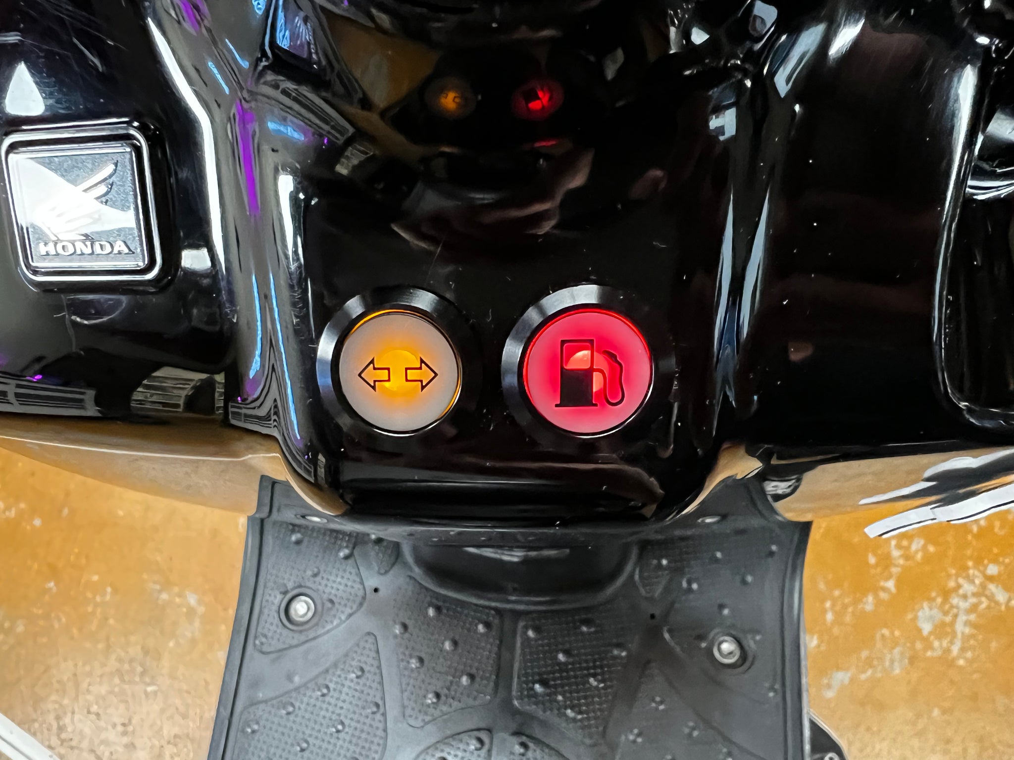 Ruckus 007 Secret Indicator Buttons